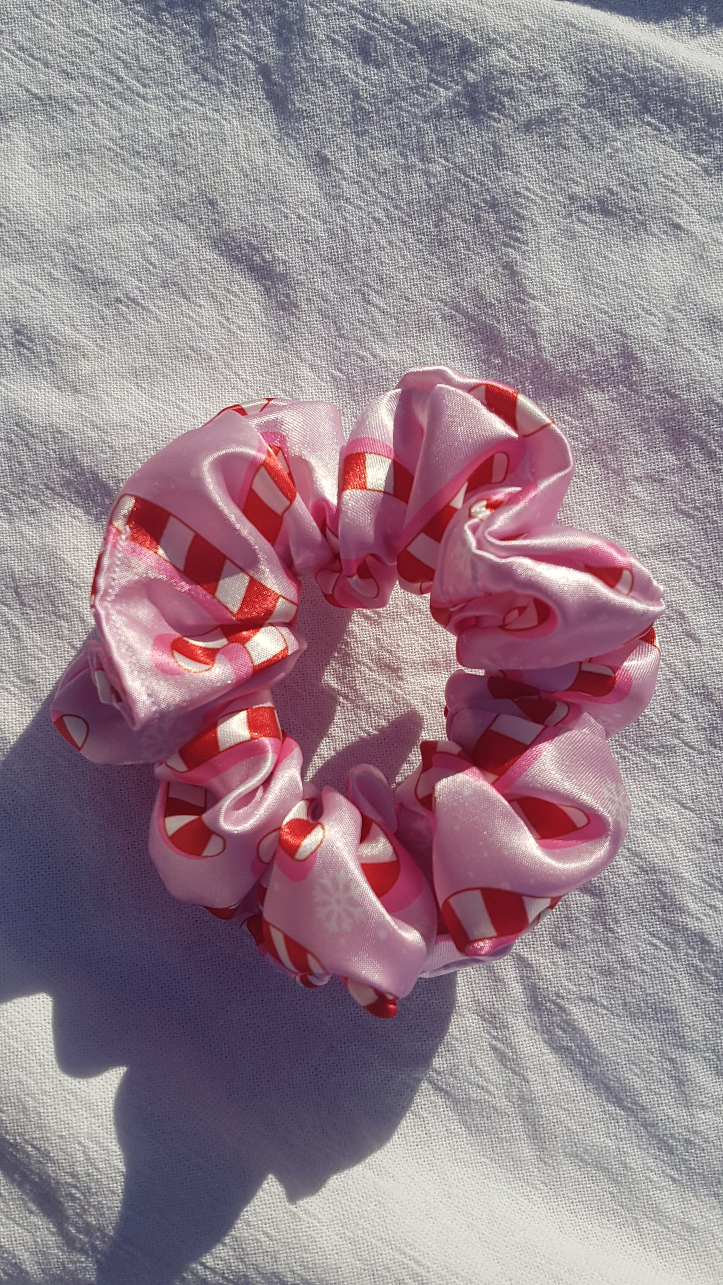 MINI SATIN CANDY CANE SCRUNCHIE